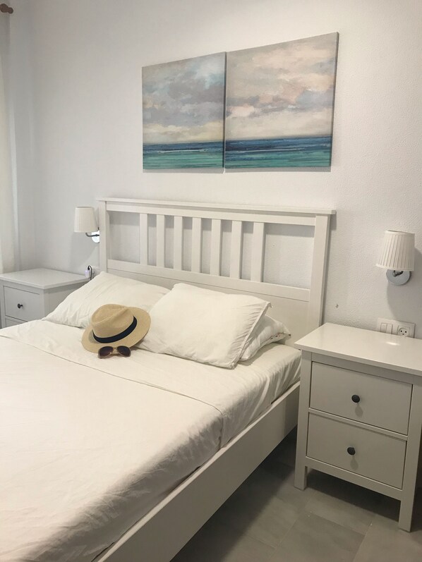 2 chambres, fer et planche à repasser, Wi-Fi gratuit, draps fournis