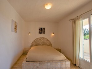 5 Schlafzimmer, Zimmersafe, Bügeleisen/Bügelbrett, Reisekinderbett