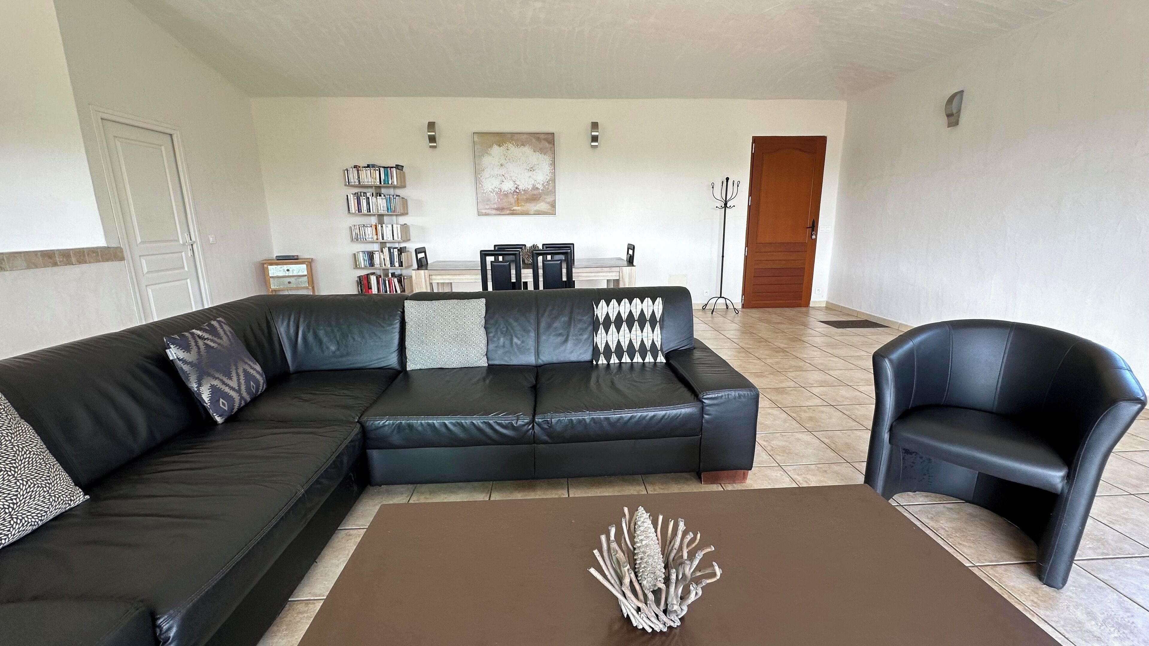 TV, DVD player, books, stereo