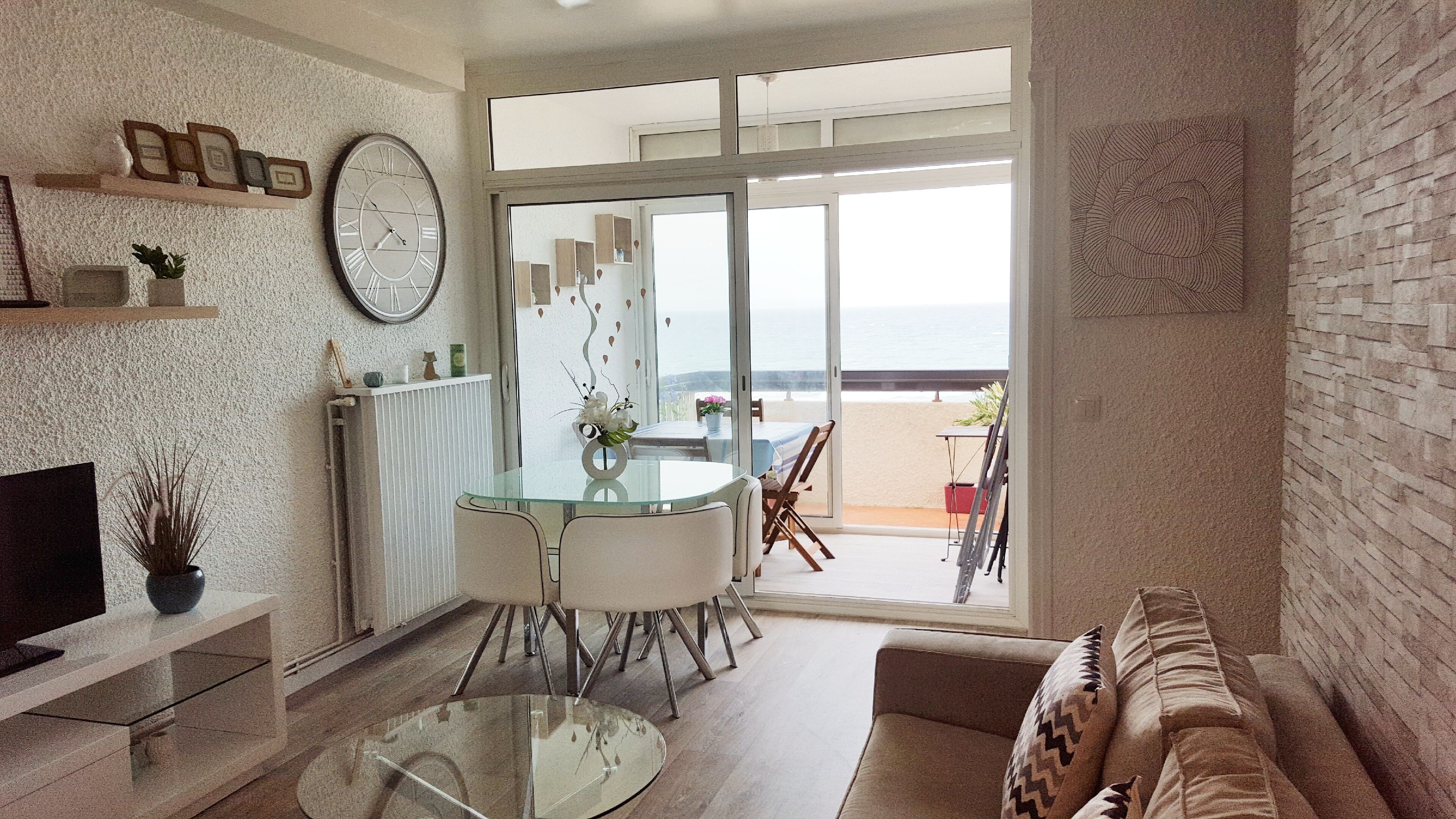 The sea view the sun of a beautiful holiday in the bellevue in canet