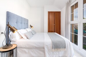 3 bedrooms, iron/ironing board, Internet, bed sheets