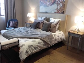 2 habitaciones, tabla de planchar con plancha y cuna de viaje 