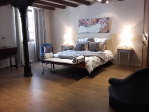 2 chambres, fer et planche à repasser, lit parapluie, Wi-Fi gratuit