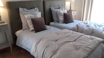 2 slaapkamers, een strijkplank/strijkijzer, gratis wifi, beddengoed