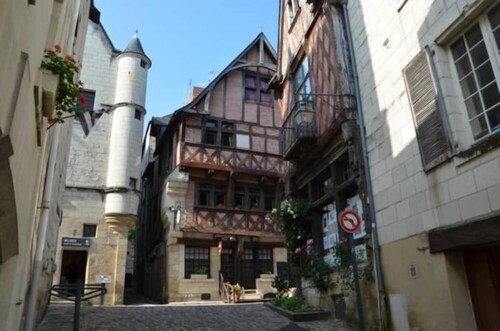  The Red House 3 * Chinon medieval center parking included