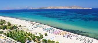 XENOS VILLA 2 - LUXURY VILLA WITH PRIVATE SWIMMING POOL, NEAR THE SEA