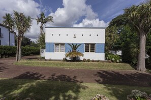 Property grounds - Family Villa in Charming Avenue - Ponta Delgada Center (Ponta Delgada)