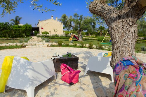 VILLA ANTICA AIA - SWIMMING POOL, 7 ROOMS WITH BATHROOM AND WIFI IN SCICLI