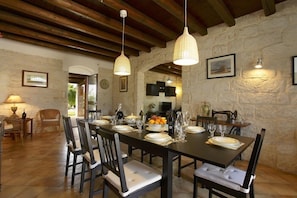 Dining - VILLA ANTICA AIA - SWIMMING POOL, 7 ROOMS WITH BATHROOM AND WIFI IN SCICLI (Scicli)