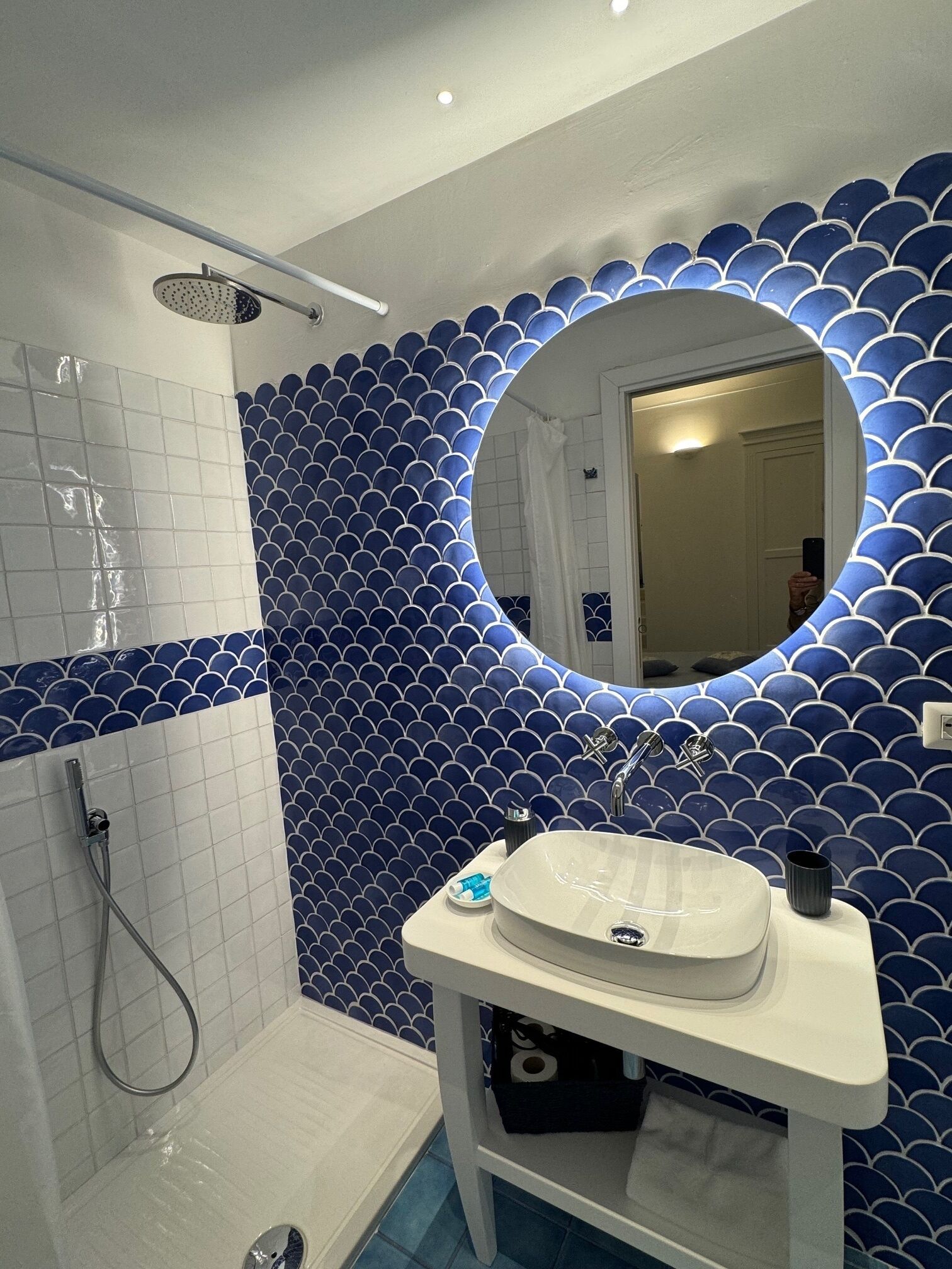 Doccia, asciugacapelli, bidet, asciugamani