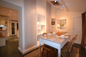 Dining - Spacious, detached & private Lakeland hideaway near Cark / Cartmel (Cumbria)