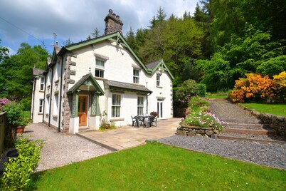 Spacious, detached & private Lakeland hideaway near Cark / Cartmel