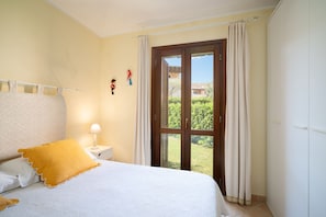 2 bedrooms, iron/ironing board, WiFi