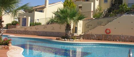Piscina a l'aire lliure i piscina climatitzada