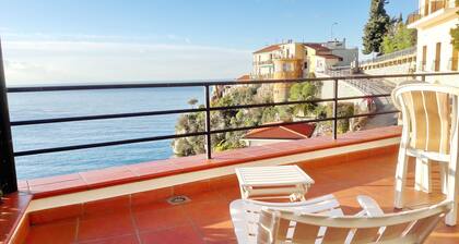 Casa vista mare con ampio terrazzo