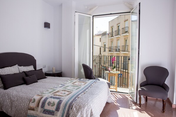 1 slaapkamer, een strijkplank/strijkijzer, internet, beddengoed