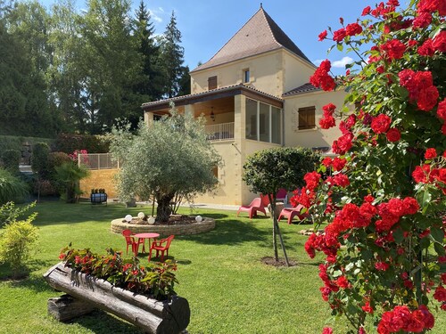 In Sarlat, BIG PERIGOURDINE 10/14 pers with private heated pool