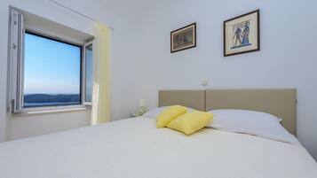 3 soverom, strykejern/-brett, reiseseng for barn og wi-fi (inkludert)