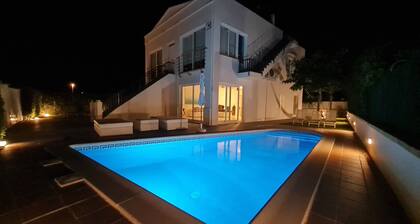 PREMIUM VILLA, quality, beachfront, sea views. Tourist Licensing ET 1163 ME