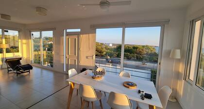 PREMIUM VILLA, quality, beachfront, sea views. Tourist Licensing ET 1163 ME