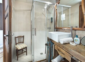 Bathtub, hair dryer, towels