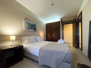 3 slaapkamers, een strijkplank/strijkijzer, gratis wifi, beddengoed