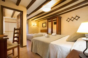 8 bedrooms, travel cot, free WiFi, bed sheets