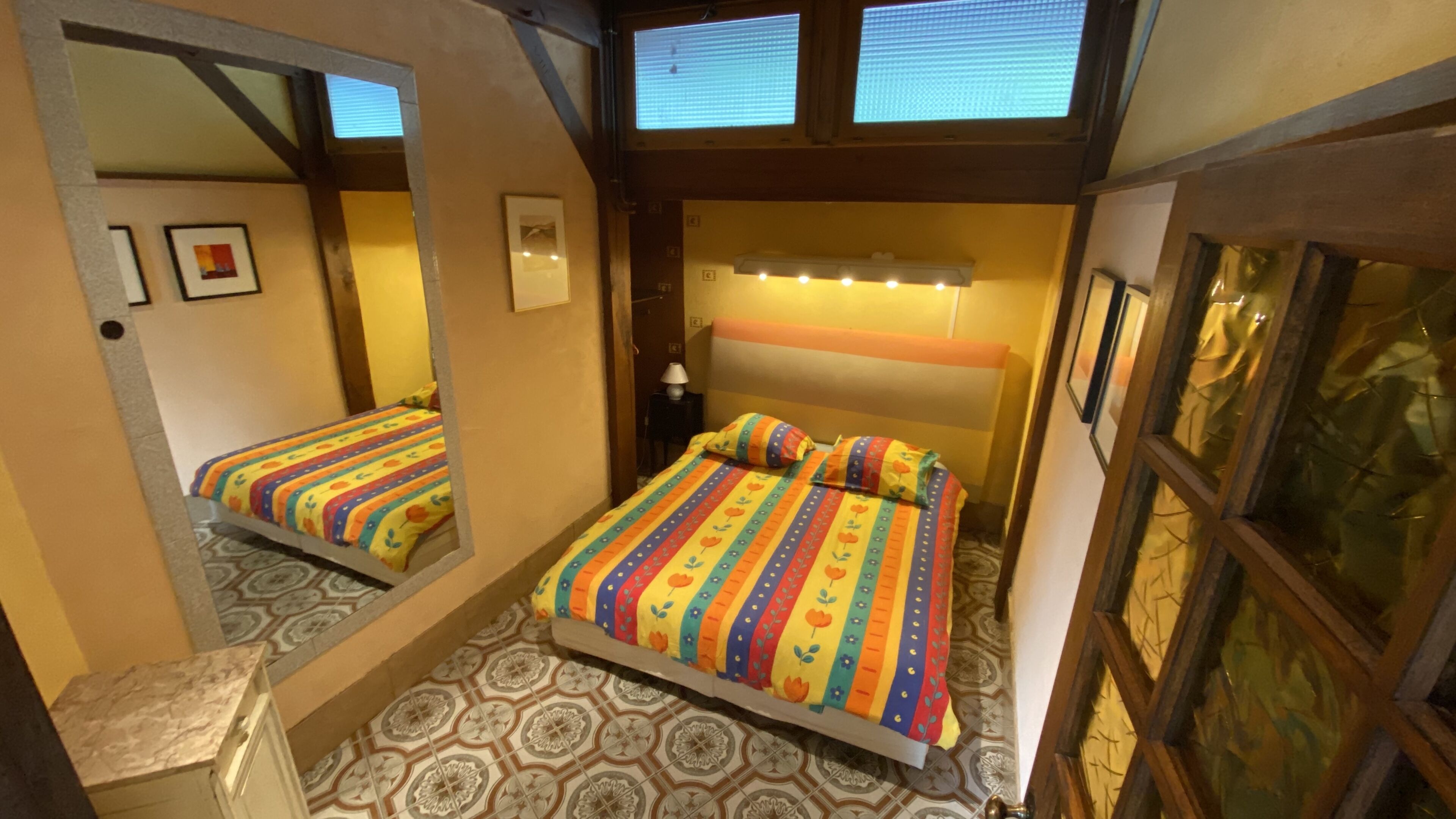 5 quartos, escrivaninha, ferros/tábuas de passar roupa, Wi-Fi