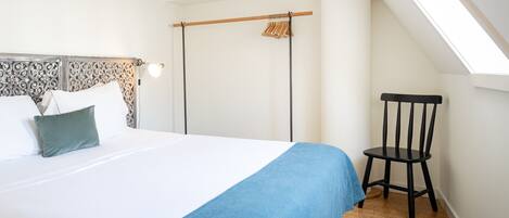 Iron/ironing board, free WiFi, bed sheets