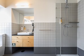 Shower, towels