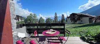 VALMOREL-APPART RENOVE (2 à 5pers)- SKI AU PIED- A 100m du VILLAGE - Classé 3 *.