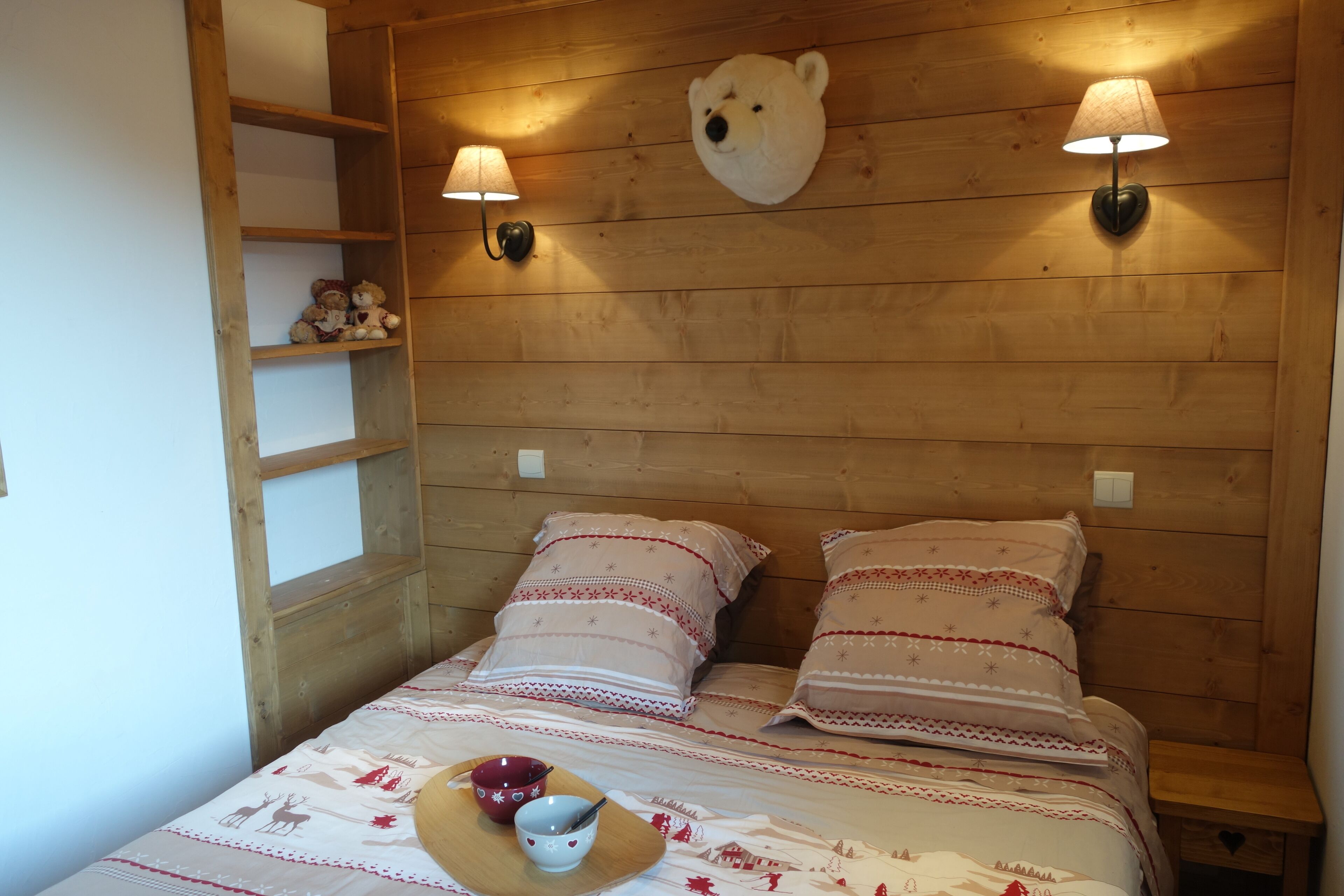 VALMOREL-APPART RENOVE (2 à 5pers)- SKI AU PIED- A 100m du VILLAGE - Classé 3 *.