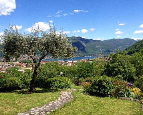 VILLA LE FONTANELLE: lake view, pool, air conditioning, Netflix, wifi, BBQ