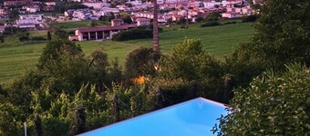 Villa Le Fontanelle mit Pool, Klimaanlage, Seeblick, Smart TV, W-LAN, Grillplatz