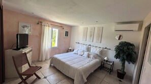 3 bedrooms, iron/ironing board, WiFi - house / villa - Malaucène (Malaucène)