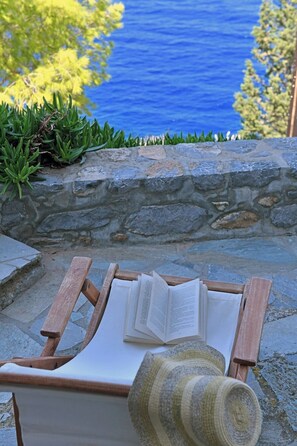 Property grounds - Hydra Seaside Serenity: Panoramic Sea & Sunset Views (Hydra)