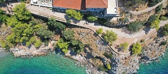 Hydra Seaside Serenity: Panoramic Sea & Sunset Views