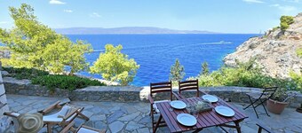 Luxury 3 room seaside stone villa