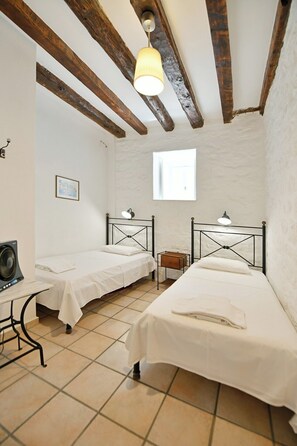 2 bedrooms, iron/ironing board, free WiFi, bed sheets - Hydra Seaside Serenity: Panoramic Sea & Sunset Views (Hydra)