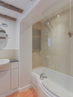 Combined shower/tub, hair dryer, towels, soap