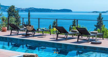 Vila Hortensia-With Private Pool and Beaches Front