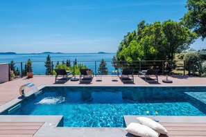 Alberca al aire libre 