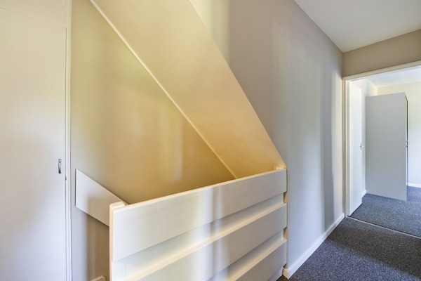 1st Floor Hall