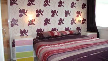 3 bedrooms, iron/ironing board, WiFi, bed sheets