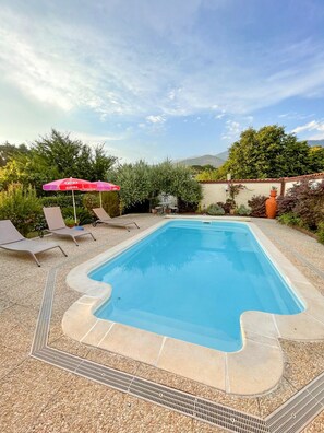 Outdoor pool, a heated pool - JUBILEE YEAR. South Rome. 3 bed Villa. Heated pool, air cond, mountain view.  (Sezze Romano)