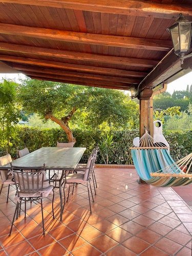 South Rome. 3 bed Villa. Heated pool,  open May to Oct air cond, mountain view. 