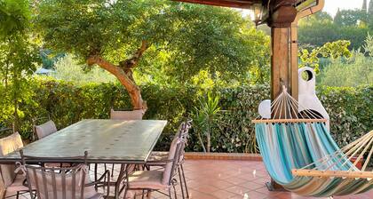 South Rome. 3 bed Villa. Heated pool, open May to Oct air cond, mountain view.