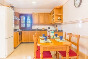 Køleskab, mikrobølgeovn, ovn, opvaskemaskine