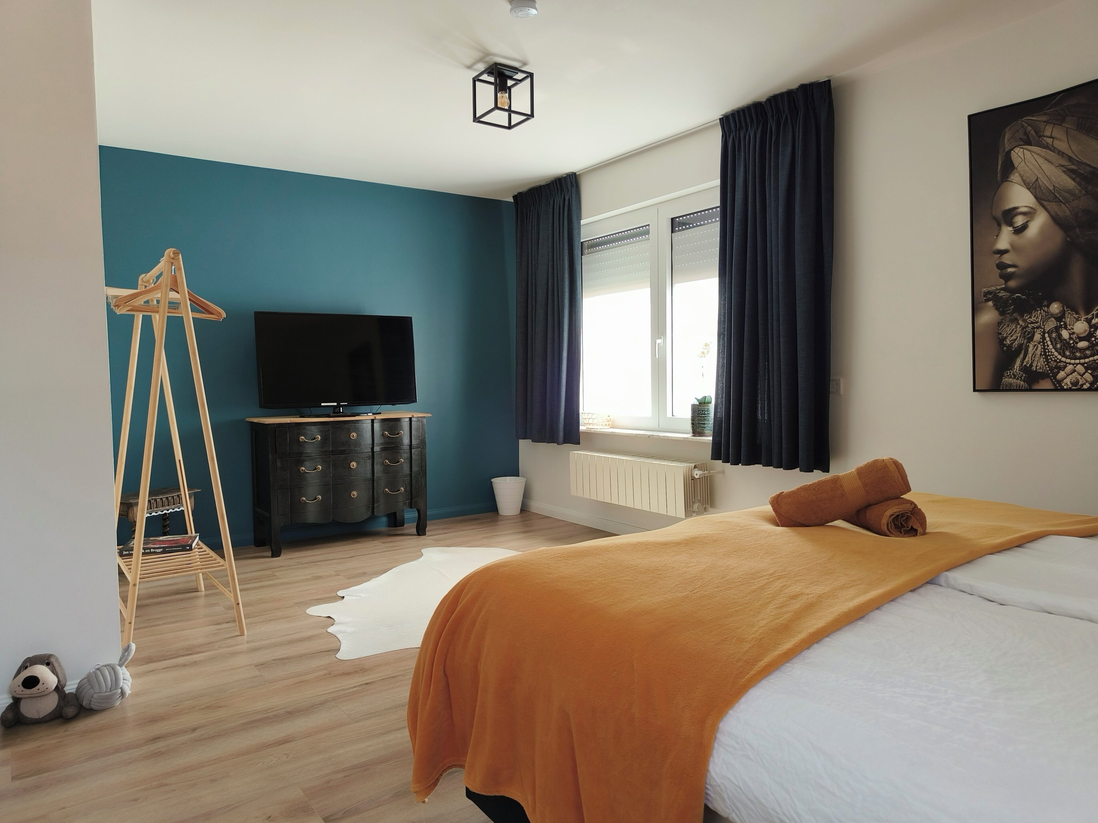 4 slaapkamers, een strijkplank/strijkijzer, reisbedje, gratis wifi