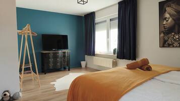 4 slaapkamers, een strijkplank/strijkijzer, reisbedje, gratis wifi